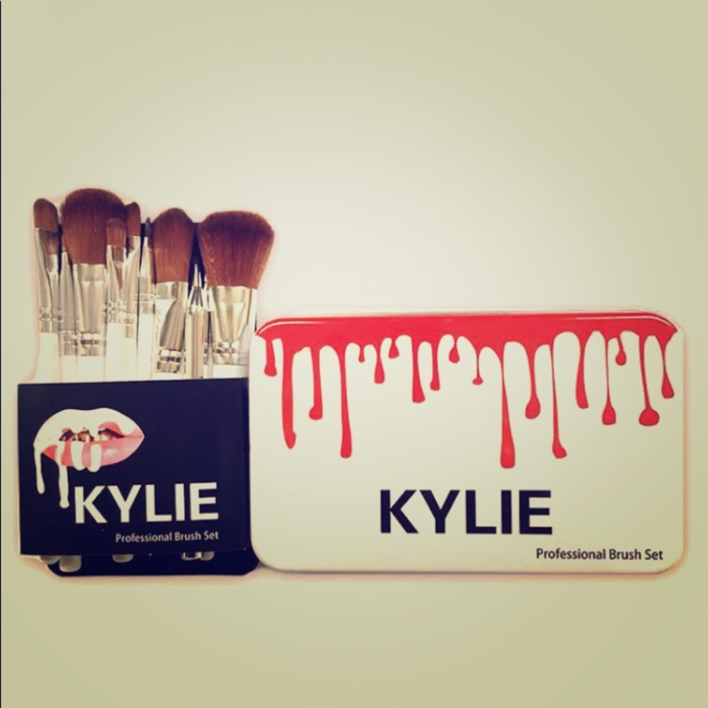 Kyle Jenner brushes